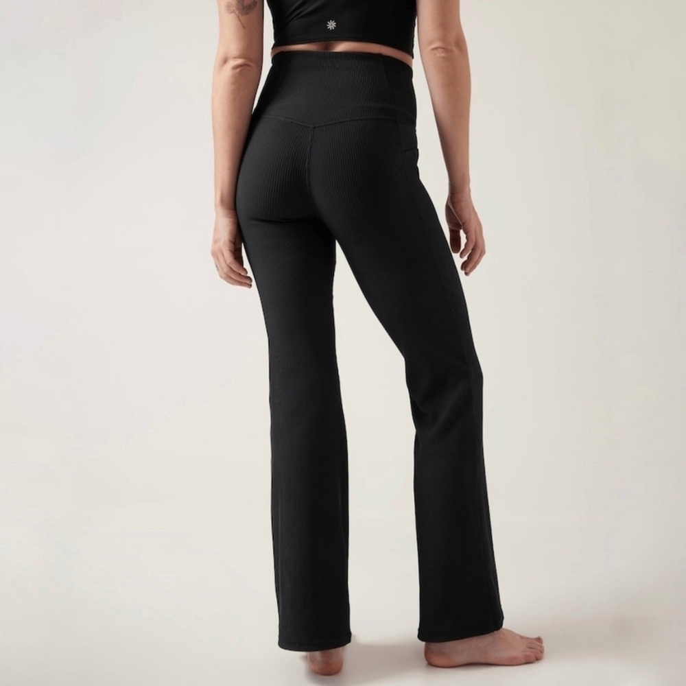 Athleta Salutation Stash Rib Flare pants black ribbed athletic legging pocket XS